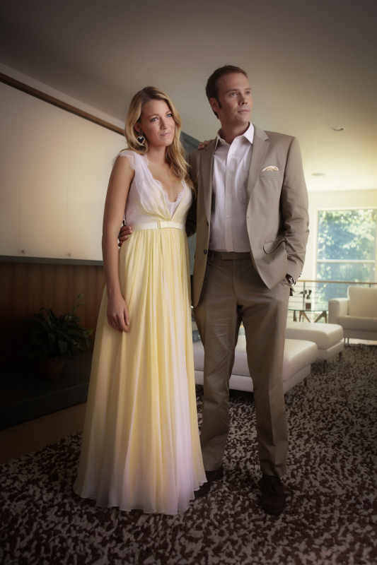Serena van der Woodsen in a pale yellow gown standing beside Steven Spence